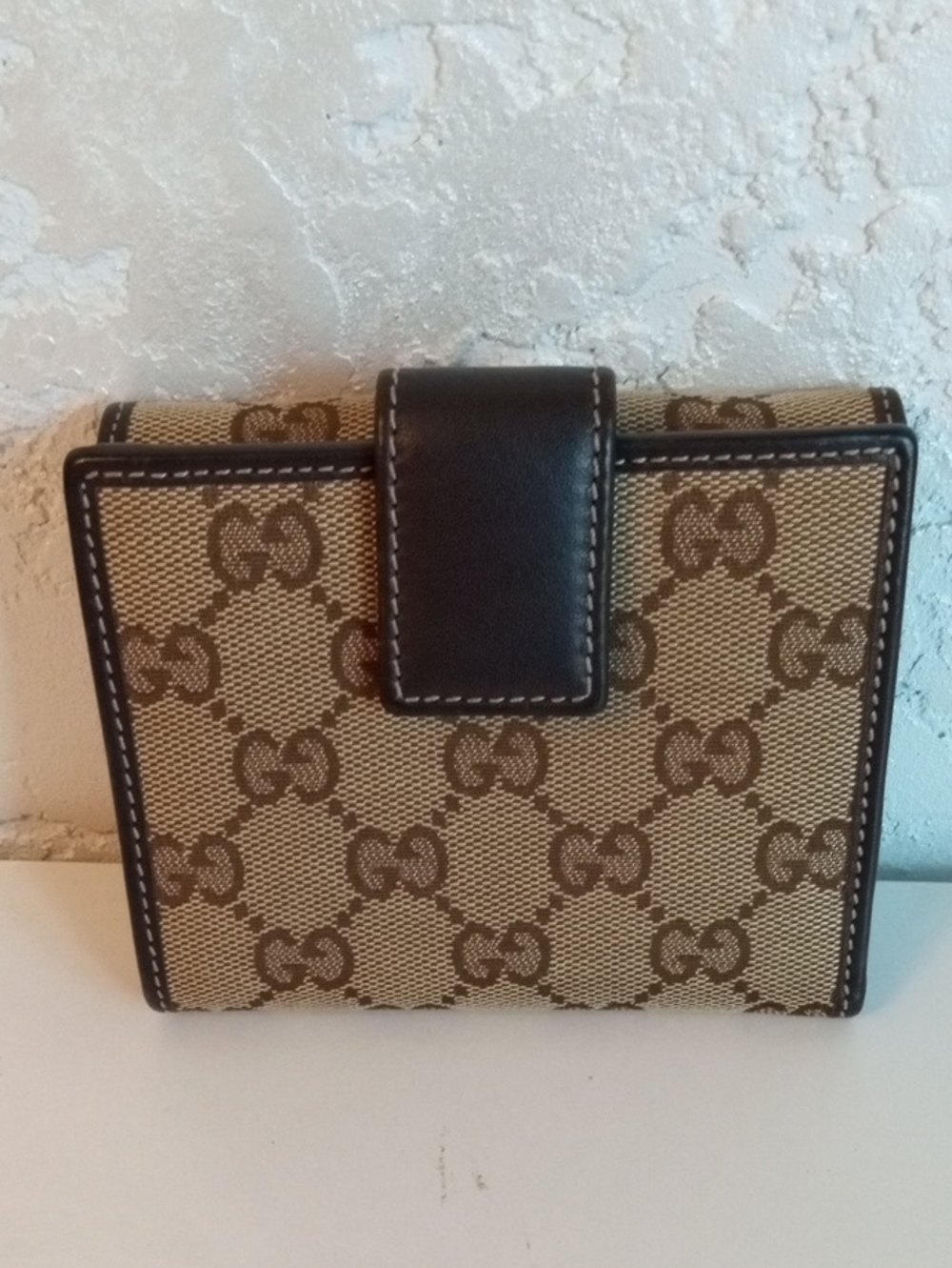 Gucci Brown GG Canvas Wallet with Gold Heart Emblem - Picture 2 of 8